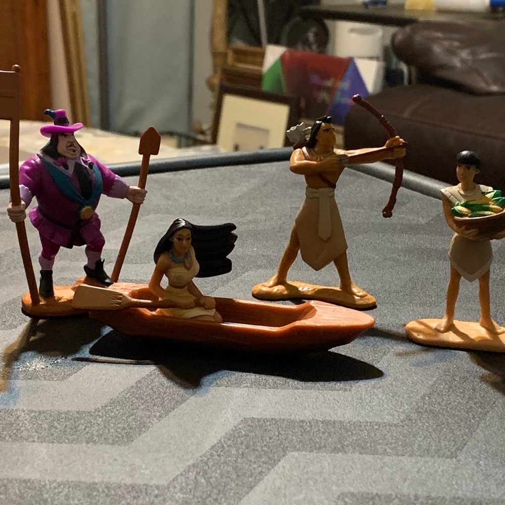 Disney Pochahontas Lot 4 Figurines
